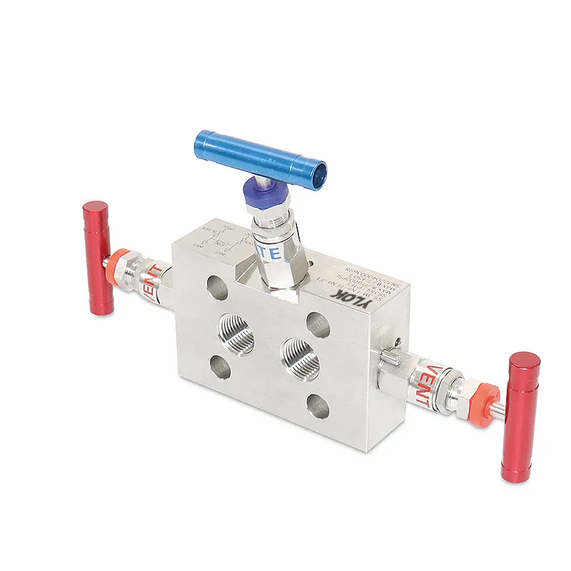 Integrated three-valve manifold
